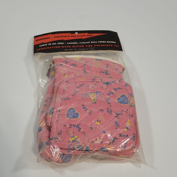 Vintage Magnetic Oven Mitts & Potholders Set Wolf Manufacturing 1950s Pink - Picture 2 of 8